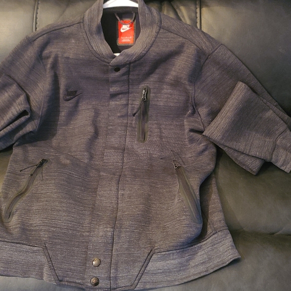 Nike jacket - Picture 4 of 4